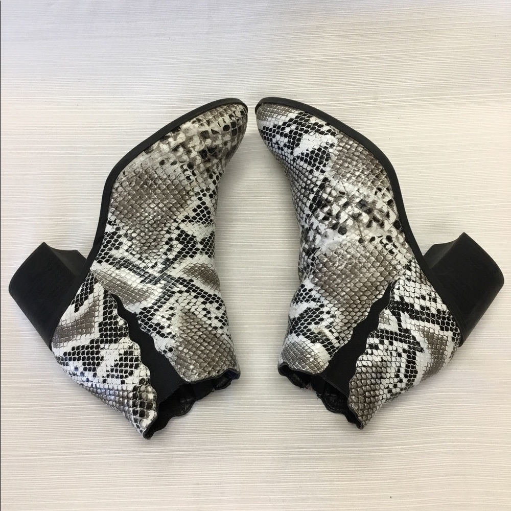 Qupid Striking Reptile Design Booties - Picture 6 of 8